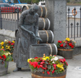 Lewis_Stornoway_fisherwoman statue