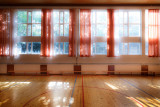 Gymsal 2 med gardiner på Håstein skole 2930.JPG