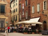 una piccola piazza a Lucca