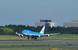 KLM B-744 About to Touch Down