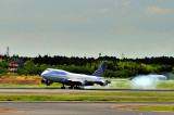 United B-747/400, N199UA, Landingin a Cloud of Smoke
