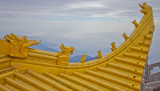 Emeishan: Buddhist temple atop mountain