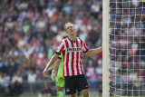 Luuk de Jong misses a chance