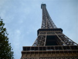 22 OCT 03 LA EIFFEL DESDE ABAJO.JPG