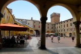 437 115 Ferrara Piazza Municipio.jpg