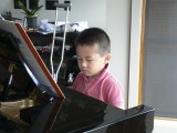 playing a piano @f2.8 