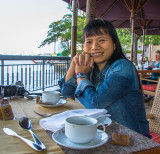 La terrasse de lHtel Shangri-La, situe sur les berges du Chao Phraya.jpg