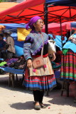 Femme Hmong bariole
