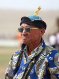 Mongol avec chapeau traditionnel
