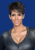 <strong>Halle Berry</strong>