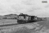 cnw4504east_on_chadron_hill.jpg