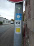 Route E8. We volgen voorlopig het gele vierkant