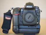 NIKON D700 DIGITAL CAMERA WITH MULTI FUNCTION MB-D10 BATTERY GRIP