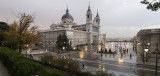 Catedral de la Almudena de Madrid en una tarde de lluvia