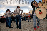 La Banda con un Danzante