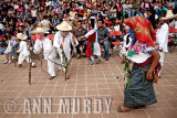 Everyone dancing the jarabe