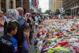 Ladies in hijab pay their respects in Martin Place 