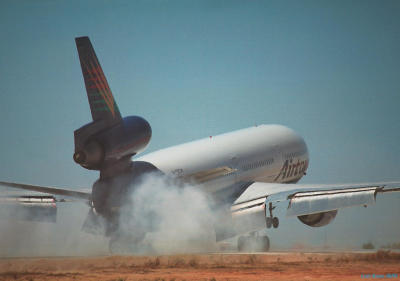 Airtours, DC-10, smoky landing