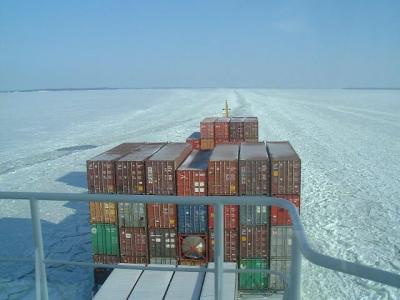 Boxvessel in the ice-channel