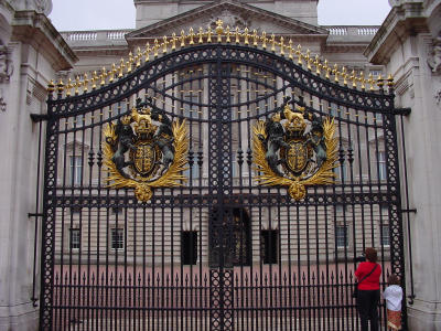 Palace gate.jpg