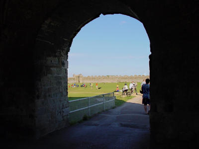 Porchester Castle entrance.jpg