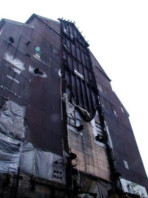 Or to portray the immensity of this mill in a photograph.