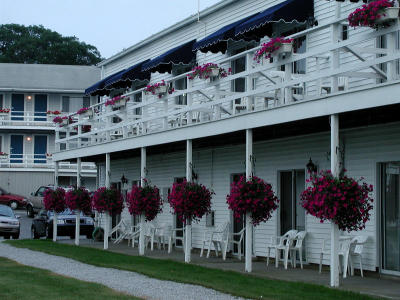 Here's the motel we stayed at...Boothbay Harbor Inn