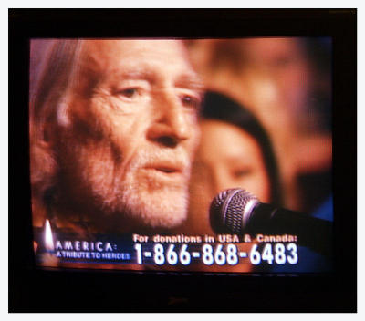 Willie sings to raise money