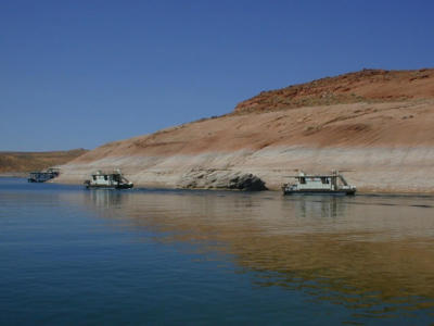 Houseboats leavingHansen Canyon