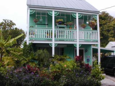 u/framo/medium/59336.6tropichouse.jpg