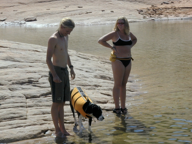 Nate, Sabrina, & Andrea<BR>play in the water