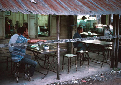 Thailand: Restaurant at the end of the train tracks