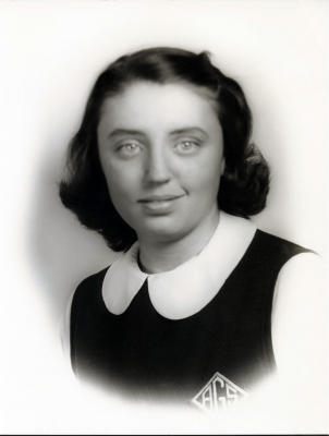 Roberta Devine, 1946