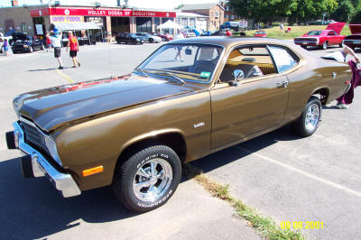 Plymouth Duster 73 GoldenBrown 1