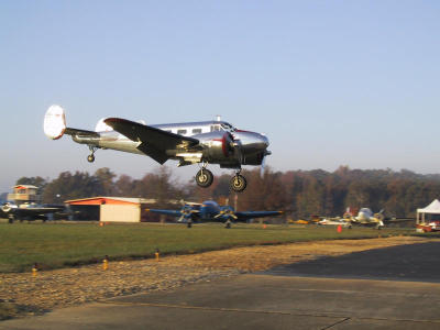 Beech 18 shorter final RWY 36