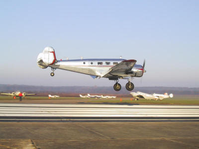 Beech 18 shorter final RWY 36