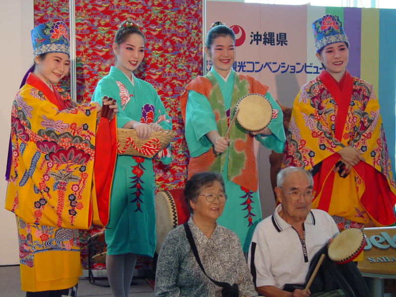 (Exhibition) Young/old, Traditional/non, Okinawan/Japanese - H. Betts