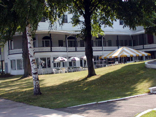 Hotel Conneaut Patio