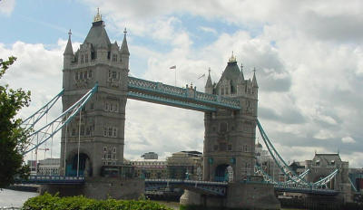 Another view of Tower Bridge - Take the keys and lock her up, my fair lady!