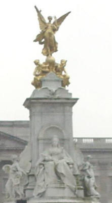 A close-up of the statue directly in front of the palace reveals Queen Victoria.