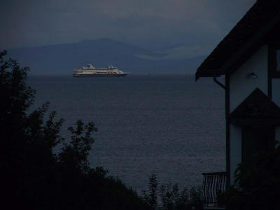 Cruise ship on way to Calif.jpg