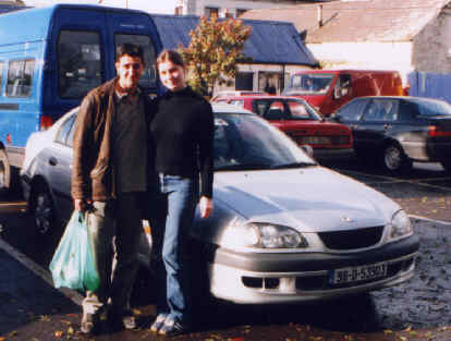 Alan and Clare sittin' in a tree....er...by a car...