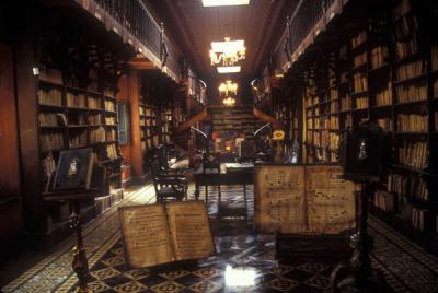 Library in the Iglesia de San Francisco