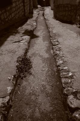 u10/abbarich/medium/21975589.stoneroadsepia.jpg