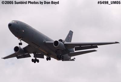 u10/airlinerphotos/upload/42833571.5498_UM05_KC10_400.jpg