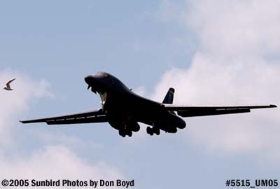 5515 - USAF B-1B Lancer AF86-0118 number 2 behind a light one for 9-left approach military aviation stock photo #5515