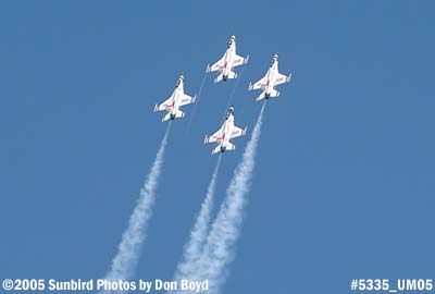 5335 - USAF Thunderbirds at the 2005 Air & Sea practice Show military stock photo #5335