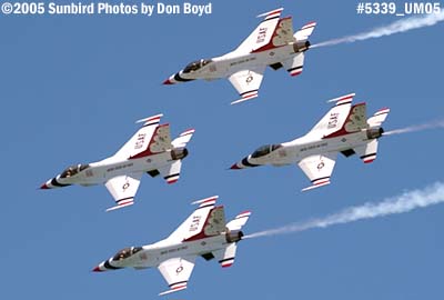 5339 - USAF Thunderbirds at the 2005 Air & Sea practice Show military stock photo #5339