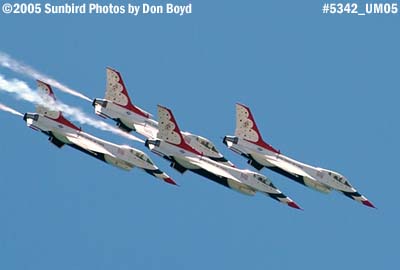 5342 - USAF Thunderbirds at the 2005 Air & Sea practice Show military stock photo #5342