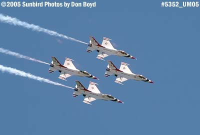 5352 - USAF Thunderbirds at the 2005 Air & Sea practice Show military stock photo #5352